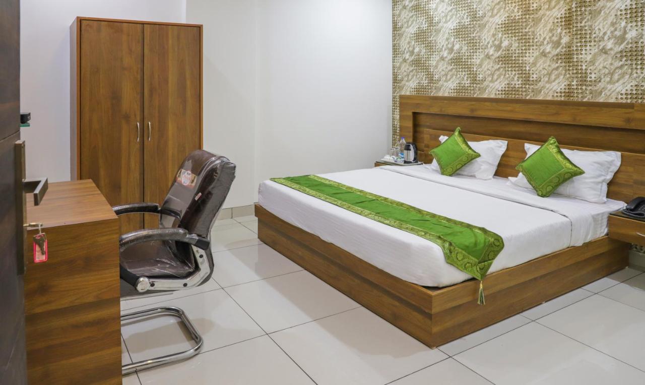 Treebo Trip Kapil Royalista Hotell Ludhiana Eksteriør bilde