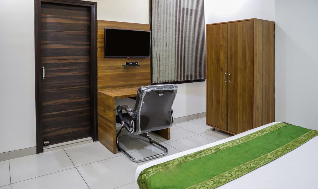 Treebo Trip Kapil Royalista Hotell Ludhiana Eksteriør bilde