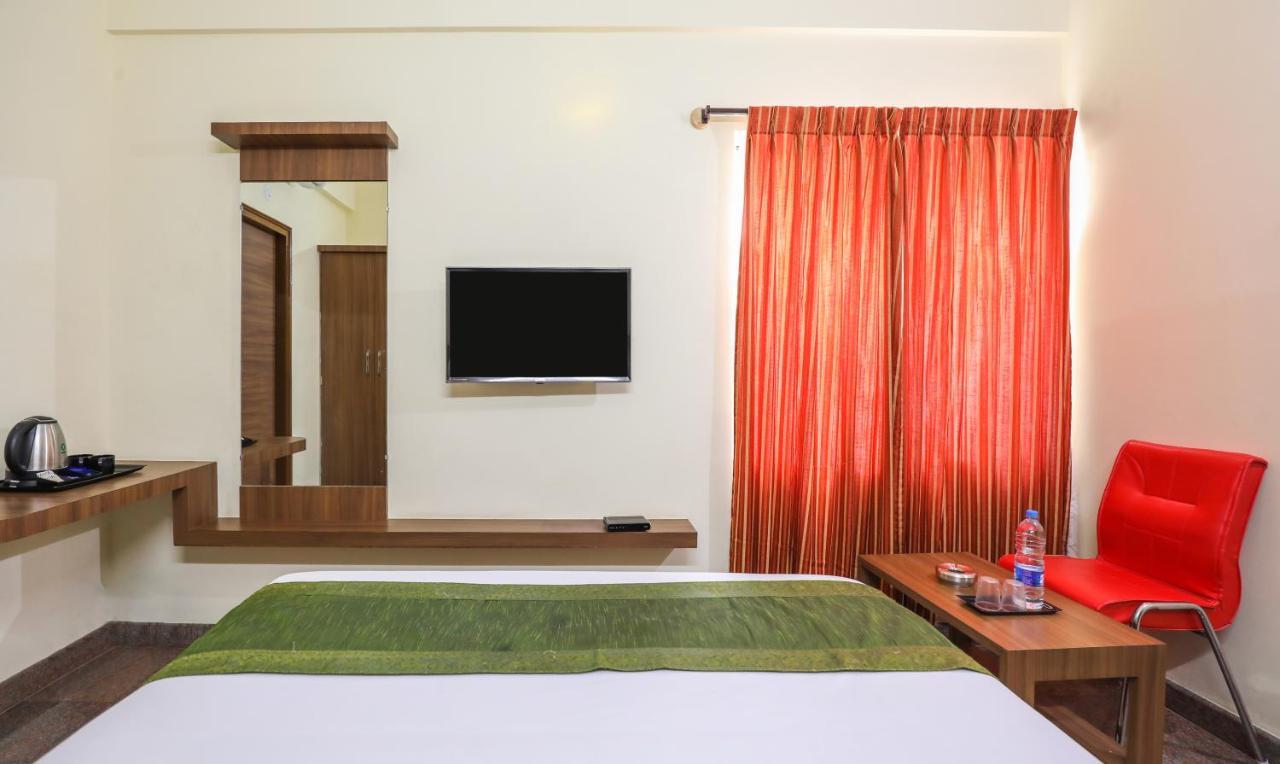 Treebo Trip Kapil Royalista Hotell Ludhiana Eksteriør bilde