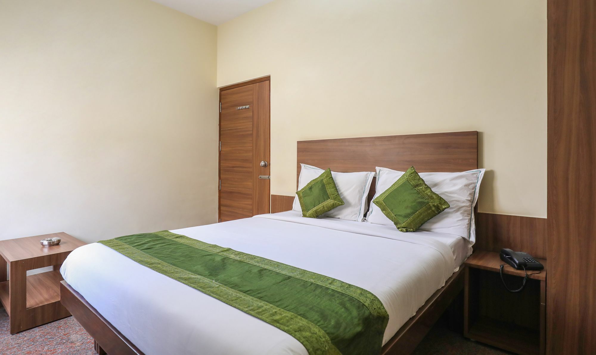 Treebo Trip Kapil Royalista Hotell Ludhiana Eksteriør bilde